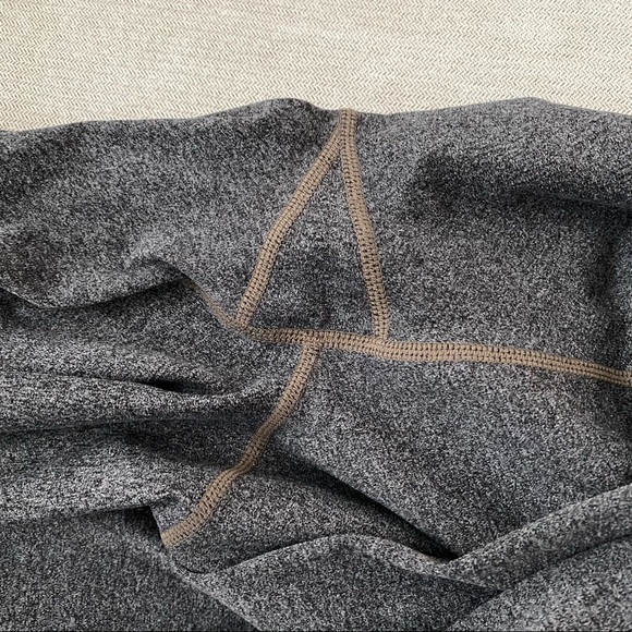 EUC Athleta Salutation 7/8 tights - Picture 11 of 11